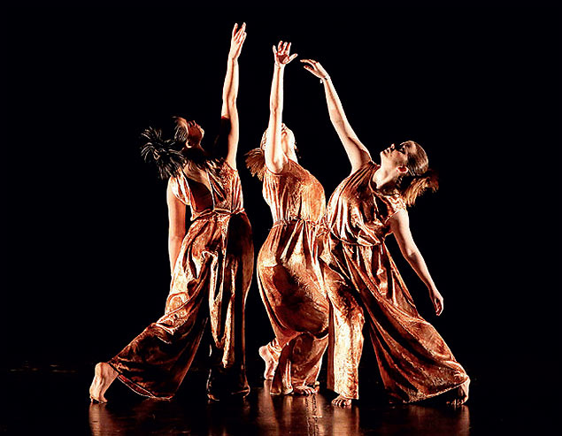 Grupo se apresenta no 31º Enda - Encontro Nacional de Dança, ocorrido em 2012