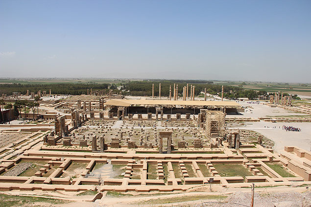 Runas do complexo de palcios que abrigou a dinastia Aquemnida, construdo h, aproximadamente, 2.530 anos, em Perspolis, no Ir