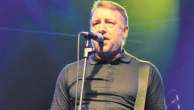 Ex-Joy Division e New Order, o baixista Peter Hook toca no dia 4/10, no Cine Joia, em So Paulo, com sua banda The Light