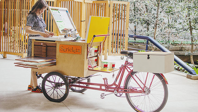 Bike com aparelho de serigrafia que circula pelo Centro Cultural So Paulo