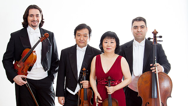 Integrantes do Quarteto Camargo Guarnieri, liderados pela violonista Elisa Fukuda
