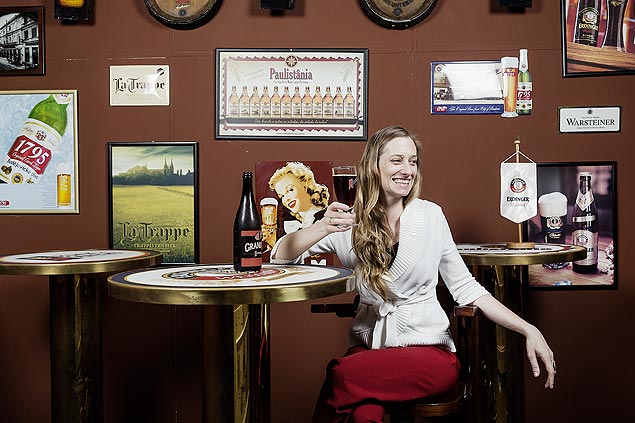 A sommelier de cerveja Tatiana Spogis na importadora Bier & Wein, onde é gerente de Marketing e Treinamento