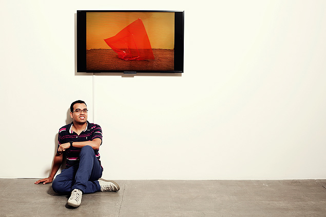 O artista plstico Rodrigo Cass, na galeria Fortes Vilaa (Foto: Christian von Ameln/Folhapress)