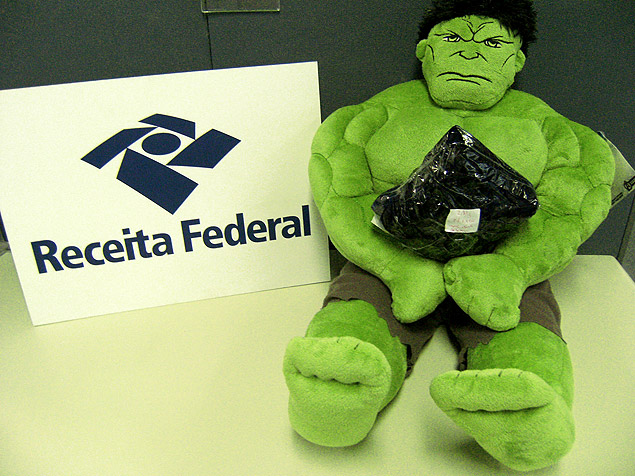 Boneco do Hulk com maconha; encomenda foi apreendida em maro do ano passado