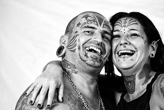 Victor e Gaby Peralta, o casal mais modificado do mundo, segundo o "Guiness Book"