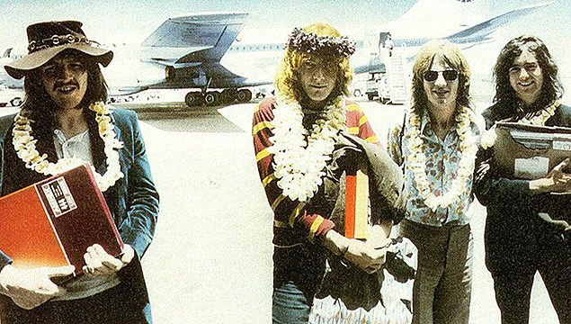 O grupo musical Led.Zeppelin no aeroporto de Honolulu, no Hava