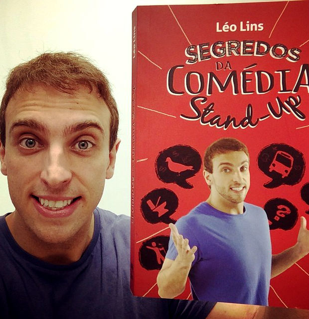 Comediante Léo Lins, do programa "The Noite", lança o livro "Segredos da Comédia Stand-up" nesta quarta-feira na capital