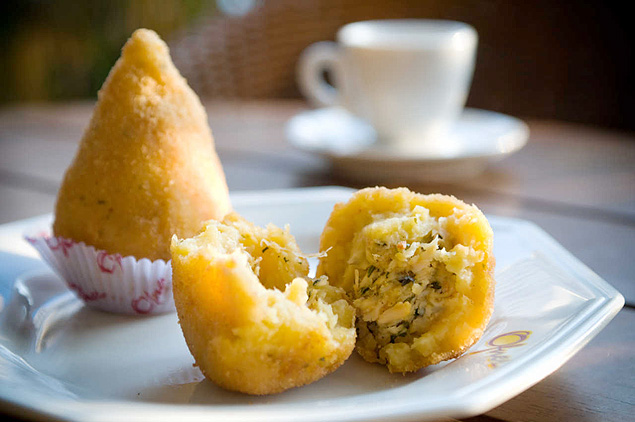 A coxinha tradicional (e rica em gordura) do café Ofner, da região do Itaim
