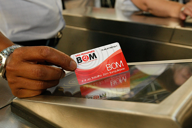 Bilhete único' metropolitano, cartão BOM mostra saldo no Facebook -  05/12/2014 - sãopaulo - Folha de 