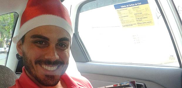 Taxista se veste de Papai Noel e d desconto a usurios