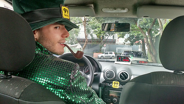 Taxistas fantasiados fazem corridas grtis no St. Patrick's Day