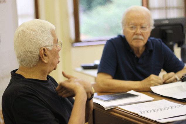 O jornalista Audlio Dantas e o advogado Fermino Fecchio na sede da comisso, na Luz
