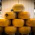 Peças do queijo italiano grana padano, à venda no Eataly (Bruno Santos/Folhapress)