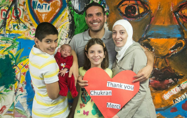 O refugiado sírio Talal Al-Tinawy e sua família