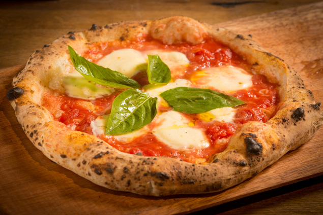 Pizza napolitana feita no Eataly