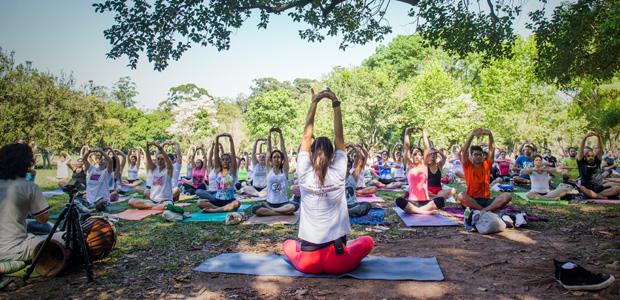 Aula de ioga no parque Ibirapuera