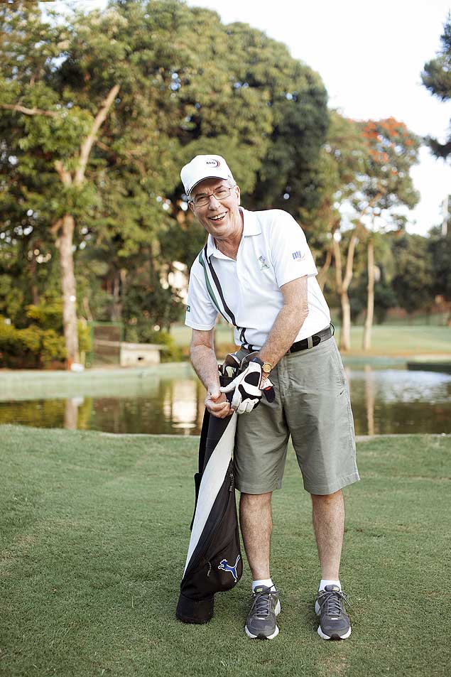 Joo Batista Miranda, 70, o "JB", no torneio P Duro, disputado s teras Embrase Golf Center