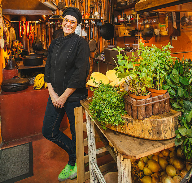 SO PAULO, SP, BRASIL, 29-10-2015 a chef Angelita Gonzaga do restaurante caipira Arimb na Pompia. (Foto Felipe Gabriel/Projetor/Folhapress)