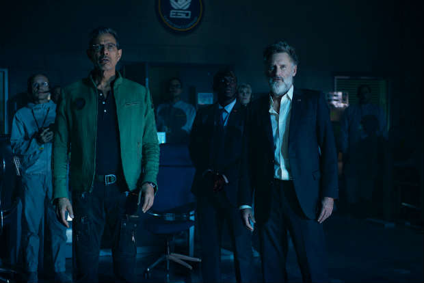 Jeff Goldblum e Bill Pullman em cena do filme "Independence Day: o Ressurgimento" 