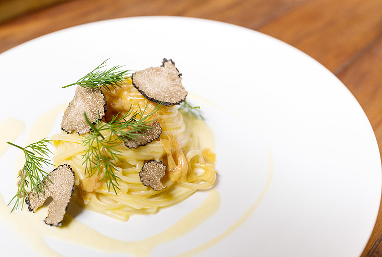 Espaguete com musseline de foie gras e trufas, do aniversrio do Nino Cucina