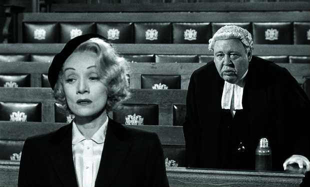 Marlene Dietrich e Charles Laughton em cena de "Testemunha de Acusao"