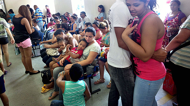 Pacientes esperam atendimento no hospital Tide Setbal, na zona leste de SP