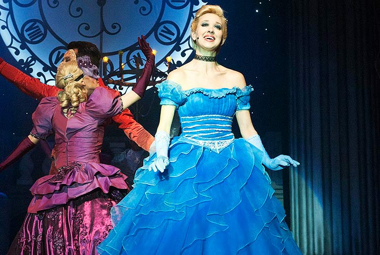 O espetáculo "Cinderella" ganha uma roupagem contemporânea no Teatro Bradesco