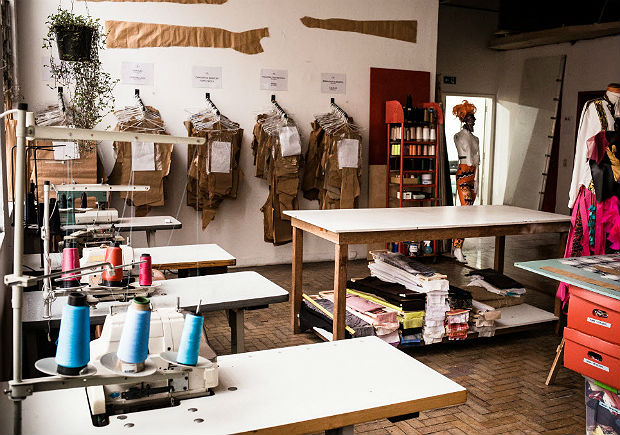 O ambiente do Ateli Vivo, que funciona como oficina colaborativa de costura e vai ampliar o funcionamento em 2017