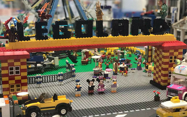 Reproduo de minicidade em exposio de Lego no shopping Tiet Plaza