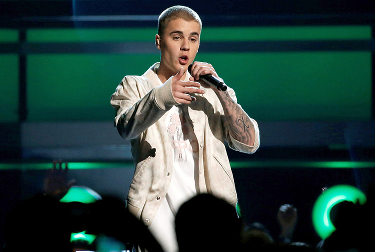 Cantor Justin Bieber durante sua performance no Billboard Awards, em Las Vegas