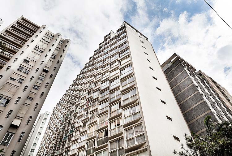 SAO PAULO, SP, BRASIL. 07/03/2017: Edificio Suzana (1957-61), localizado na Bela Cintra, 1450, projeto de Israel Galman. (Ins Bonduki/Folhapress)