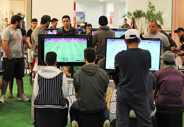 Participantes na Arena Gamer, do Shopping Metr Tucuruvi
