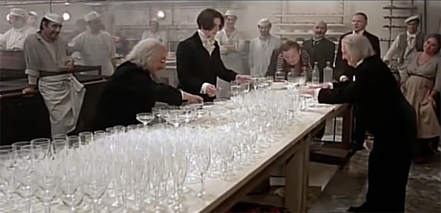 Cena do filme 'E la Nave Va', de Federico Fellini