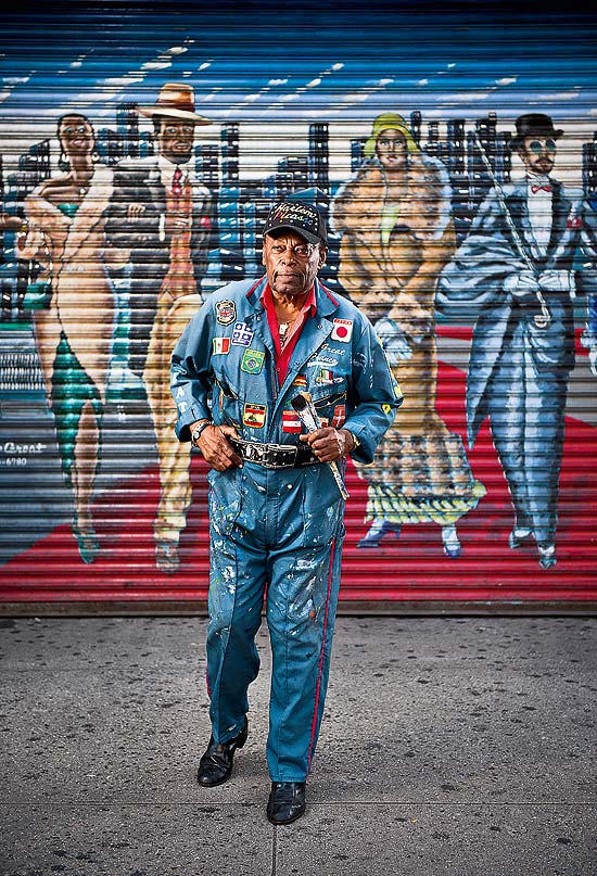 Grafiteiro Franco The Great pinta portes de ferro do Harlem desde os anos 1960 