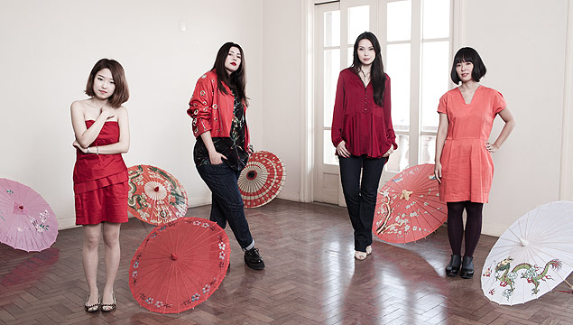 Yoon Hee Lee, Karen Fuke, Cynthia Hayashi e Fernanda Yamamoto (esq. p/ dir.) trazem a sia para o Brasil vestir