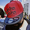 Cultivando imagem 'gringa', marca brasileira John John faz sucesso entre jovens
