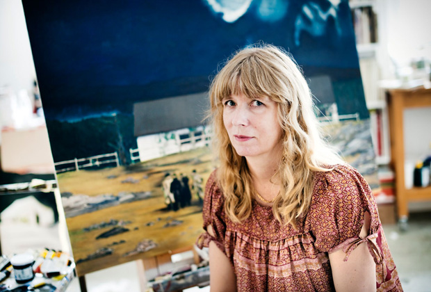 A artista, Karin Mamma Andersson, em seu ateli na Sucia