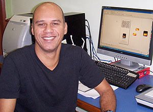 Designer André da Silva Cruz, 39, que criou ilustração