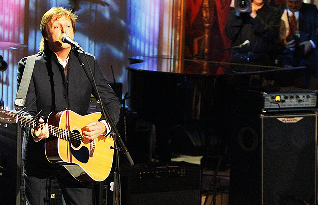 Paul McCartney canta durante premiação na Casa Branca, em Washington (EUA); músico fará shows no Brasil em novembro