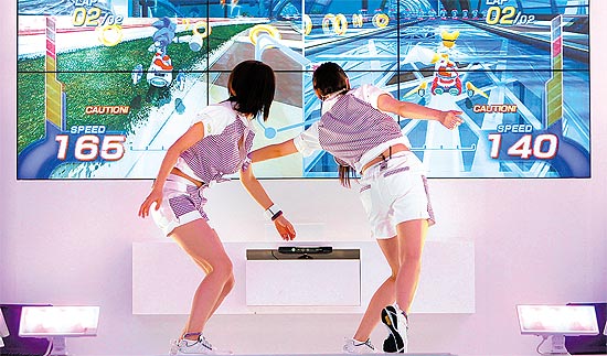 Demonstrao do Kinect, sistema de movimento da Microsoft para o Xbox, durante a Tokyo Game Show