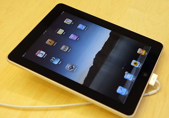 Um iPad, da Apple,  exibido durante evento de lanamento da empresa realizado em San Francisco, na California, em abril