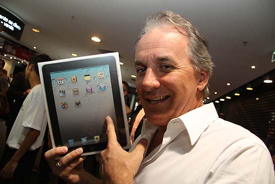 Apresentador Otavio Mesquita, que ganhou um iPad 3G de 16 Gbytes no evento de lanamento do tablet no Brasil