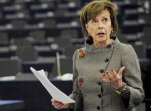 Poltica Neelie Kroes, comissria para assuntos digitais da Comisso Europeia, comparou banda larga a oxignio