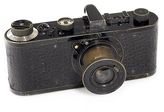 Cmera fotogrfica de srie muito rara da marca Leica 1923 foi leiloada neste sbado