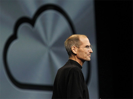 Steve Jobs, fundador da Apple, apresenta o iCloud, em maio deste ano