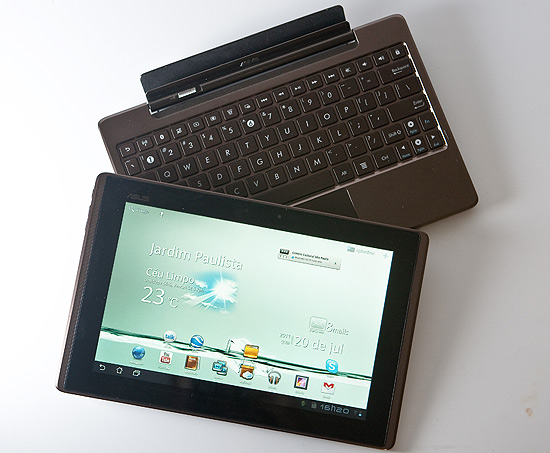 Tablet Asus Eee Pad Transformer TF101 tem acessório que o transforma em netbook