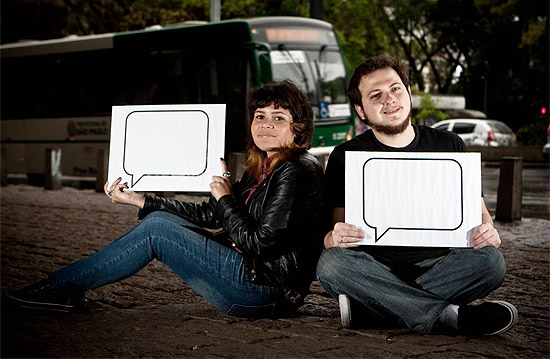 O casal de publicitrios Daphne Evangelista, 26 e Ian Castello Branco, 24 que que usam o aplicativo WhatsApp