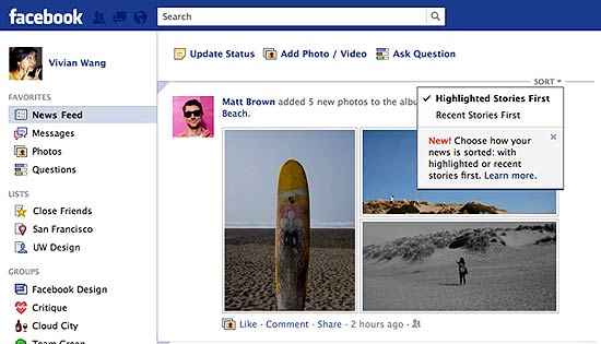 Feed de notícias do Facebook, com a opção de exibir as atualizações mais recentes no topo da página