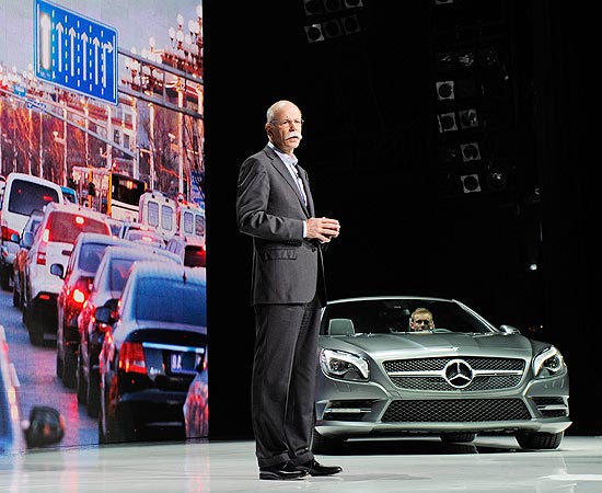 Dieter Zetsche, chairman da Mercedes-Benz, faz apresentao durante a feira CES, em Las Vegas