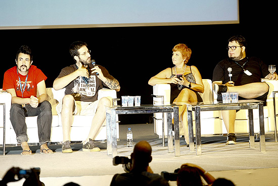 Mauricio Cid (No Salvo), Rafinha Bastos, Rosana Hermann (Querido Leitor) e Rodrigo Fernandes (Jacar Banguela em conversa durante a Campus Party, no Anhembi, em So Paulo)